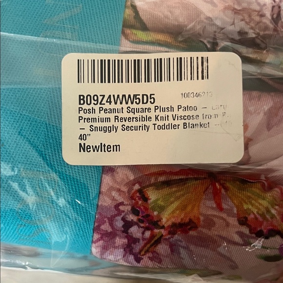 Posh Peanut Square Plush Patoo Pink and White Floral Butterfly Blanket - Picture 3 of 4